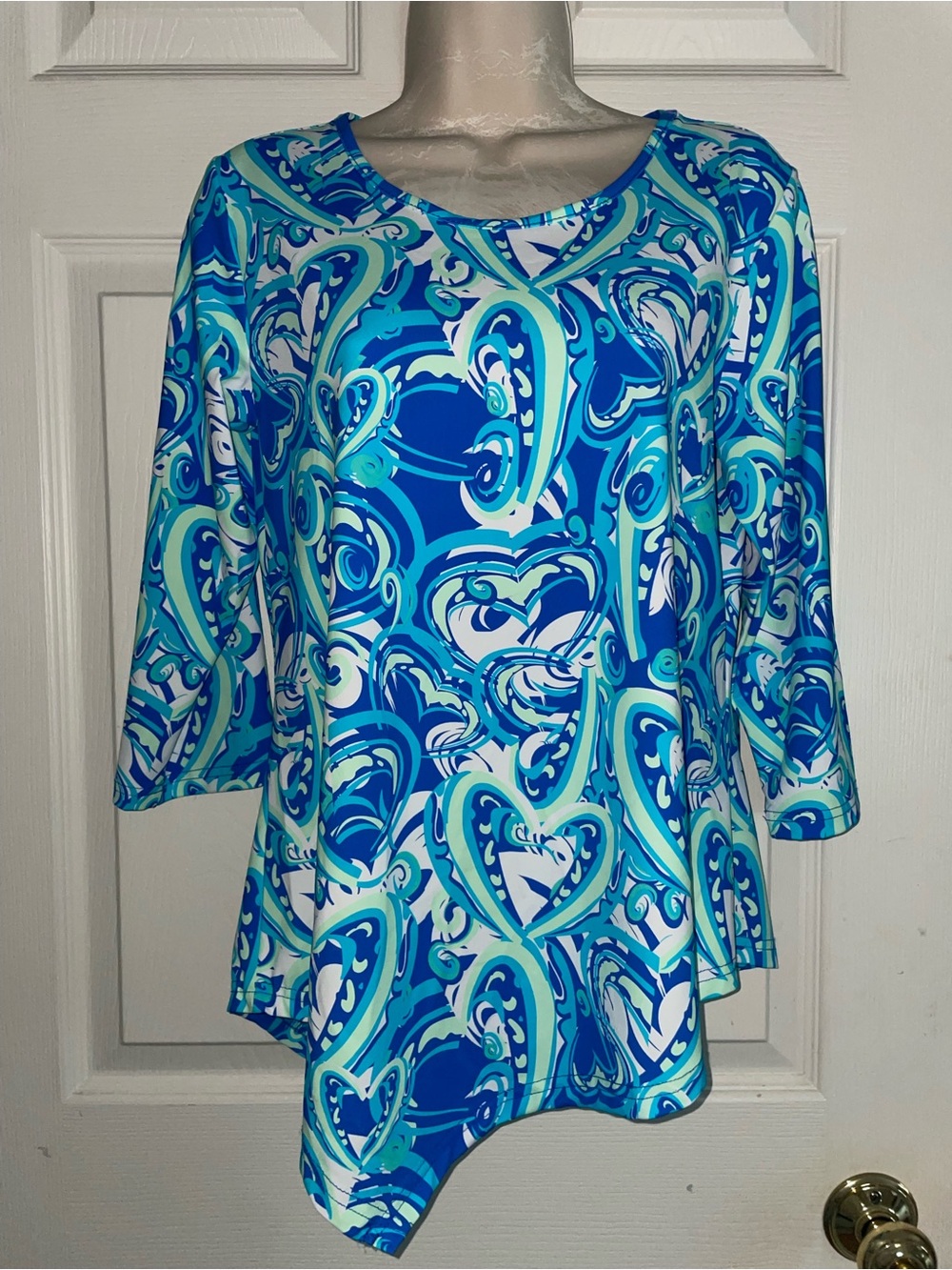 Lulu-B Women’s Blue Patterned Asymmetric Hem Top Extra Small